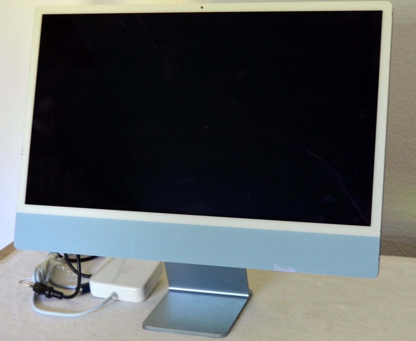 Apple PC: Apple iMac A2439 – Usato da Collonges venduto da arashee