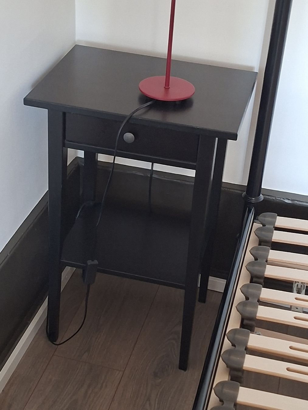 Tables de nuit: Table de nuit – D'occasion à La Chaux-de-Fonds par Garfieldge
