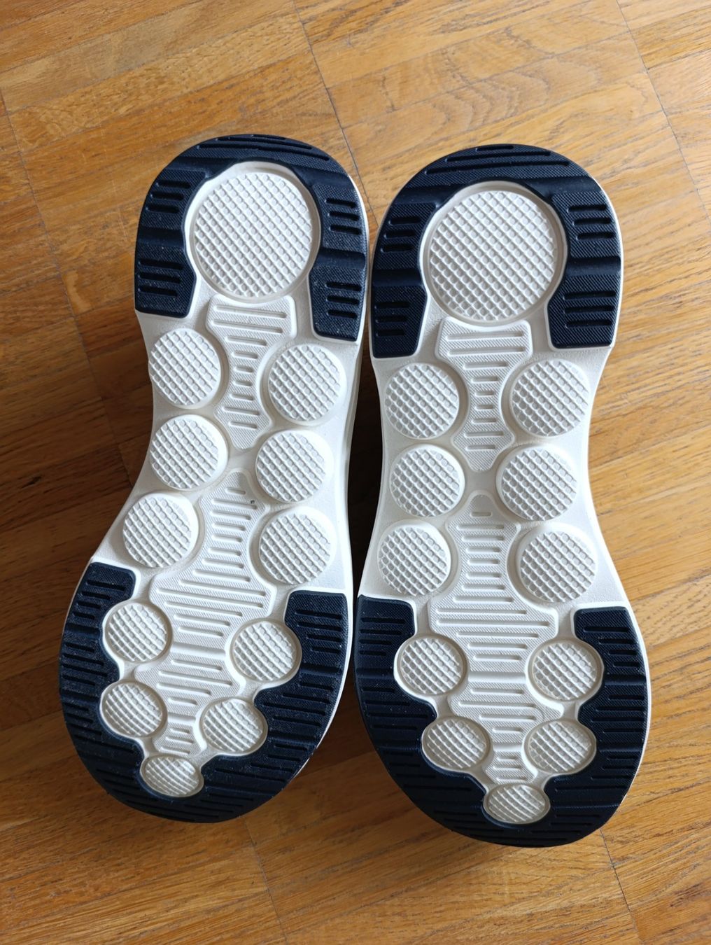 Herrenschuhe: Herren Sneakers leicht Gr. 42 Neu – Neu und originalverpackt aus Zürich von VorlonShadow 6