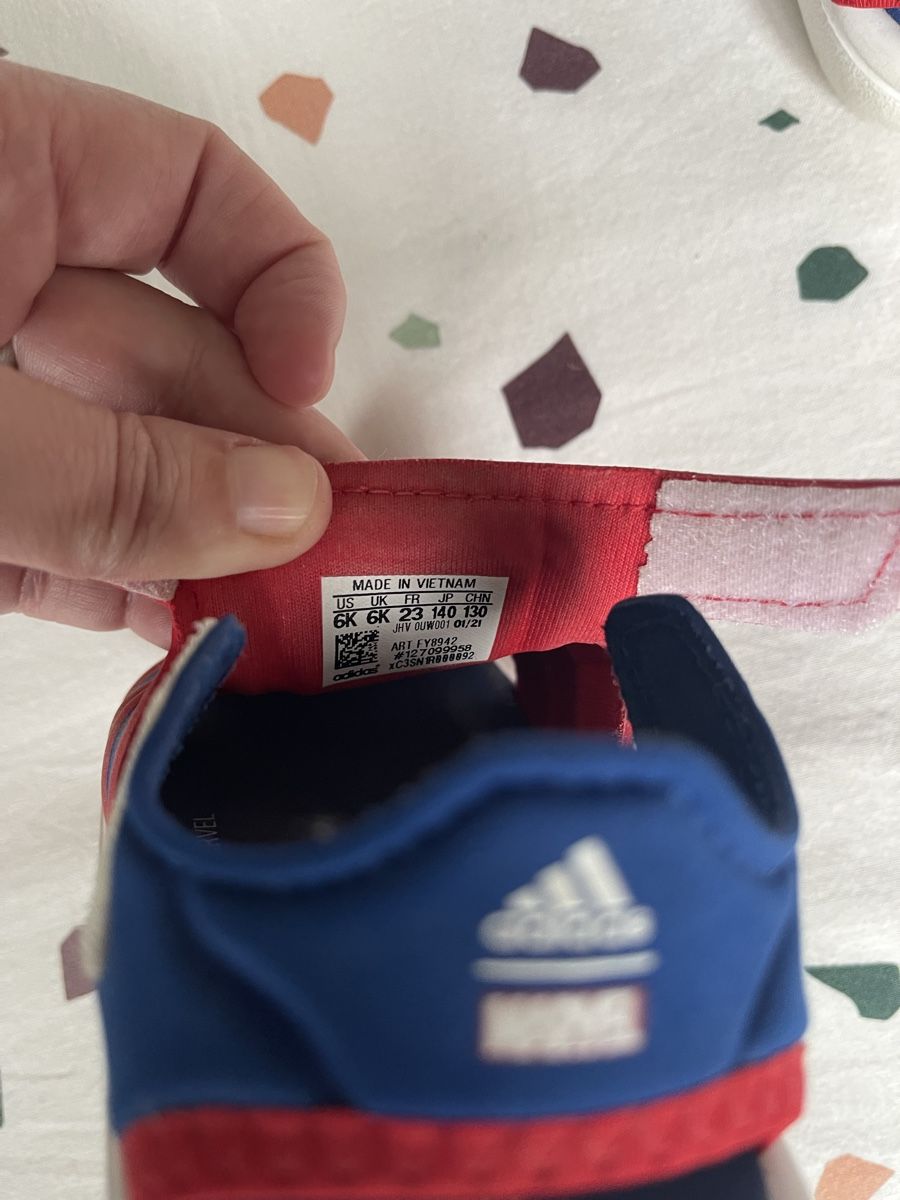 Adidas Scarpe per ragazzi: Adidas Marvel Spider-Man Sandalen, Grösse 23 – Usato da Hirzel venduto da carta9 3