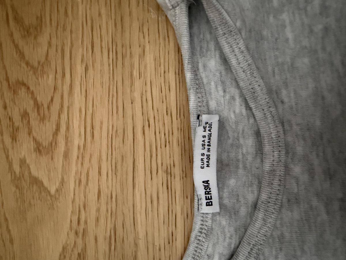 Bershka T-shirt: t-shirt Bershka – Nuovo (secondo la descrizione) da Carouge GE venduto da goi_krq7 1