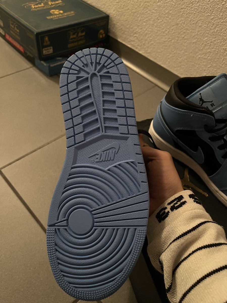Chaussures hommes: Air Jordan 1 Mid University Blue Black White – Neuf avec emballage d'origine à Chiasso par fairy81 2