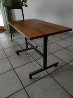 Mid-Century Beistelltisch mit Zeitungsständer (fahrbar)