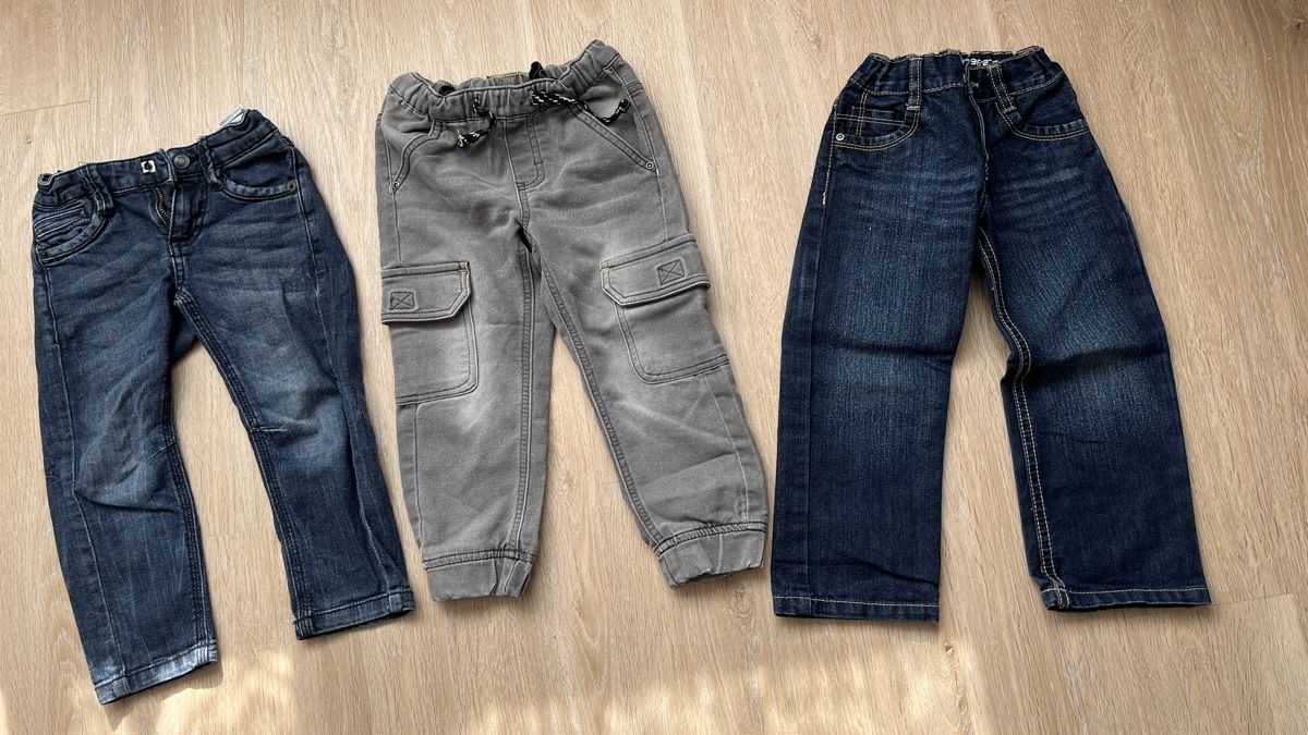 Lotti & Set di vestiti: 3 Jeanshosen Gr. 98 – Usato da Sulz AG venduto da Zissi31324