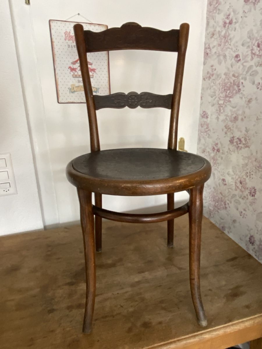 Thonet Stühle: THONET AUSTRIA original, selten – Gebraucht aus Lotzwil von Tgdromad