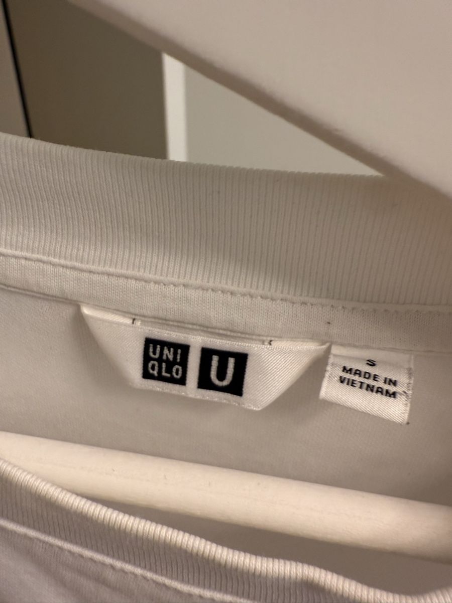 Uniqlo T-shirt: Uniqlo Airism Tshirt – Usato da Näfels venduto da sellmemoric 1