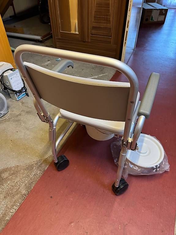 WC: Comoda Medisan Shop – Usato da Roveredo GR venduto da SachaGobbi1997 1