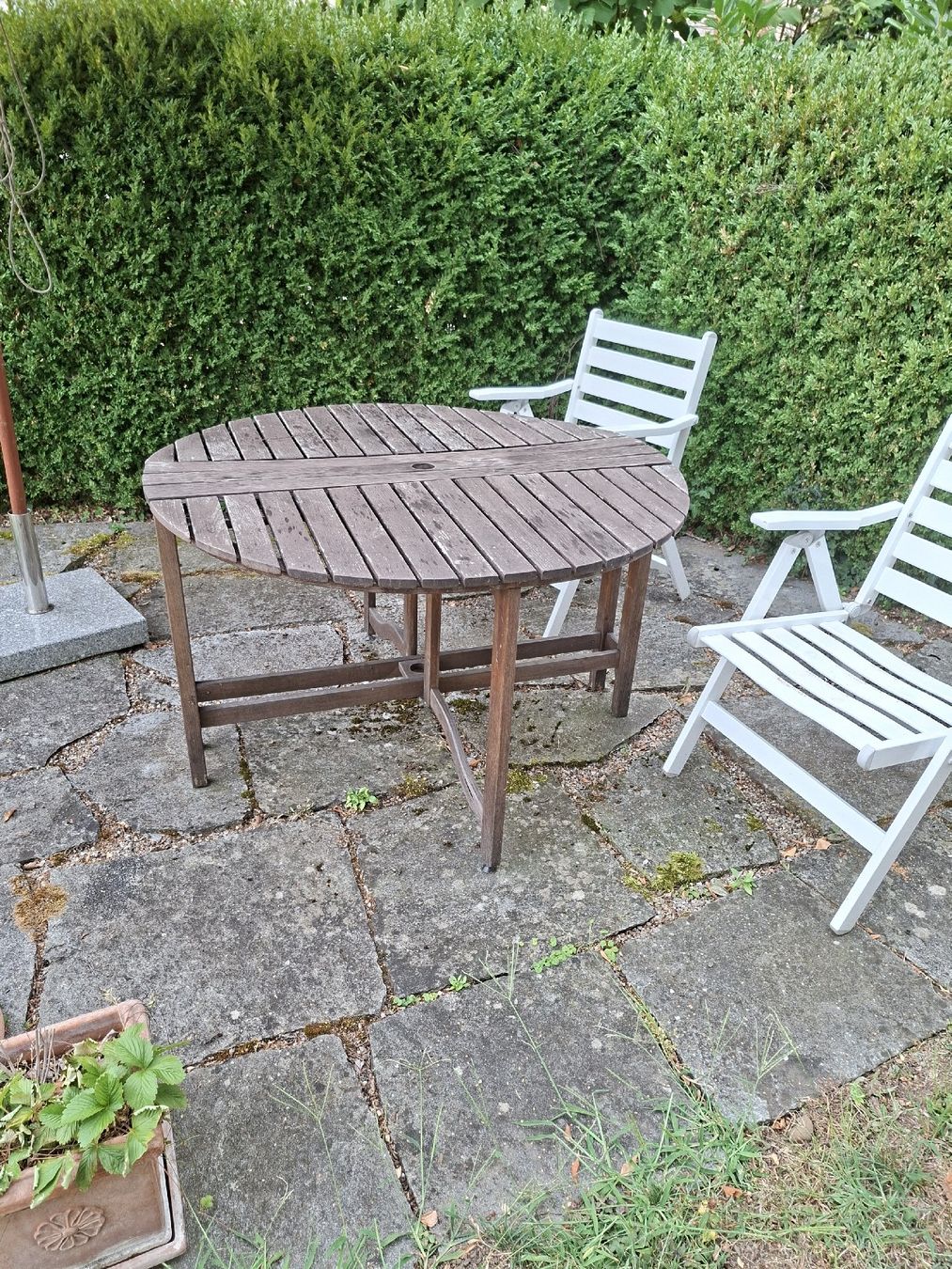 Articoli in legno: Holzgartentisch, rund 116 cm, klappbar – Usato da Rüschlikon venduto da Kibuz03