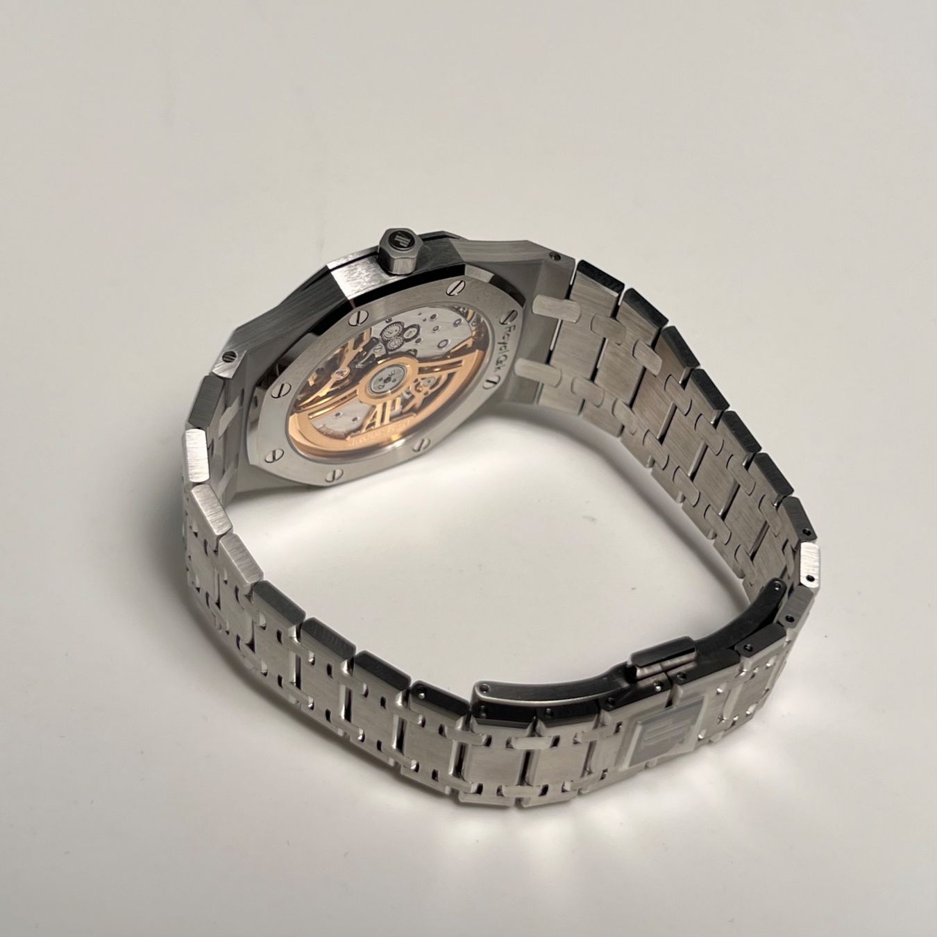 Audemars Piguet Uhren: Audemars Piguet Royal Oak Jumbo Extra-Thin Full set 2025 – Neu und originalverpackt aus Grand-Lancy von Zephyr.26 4