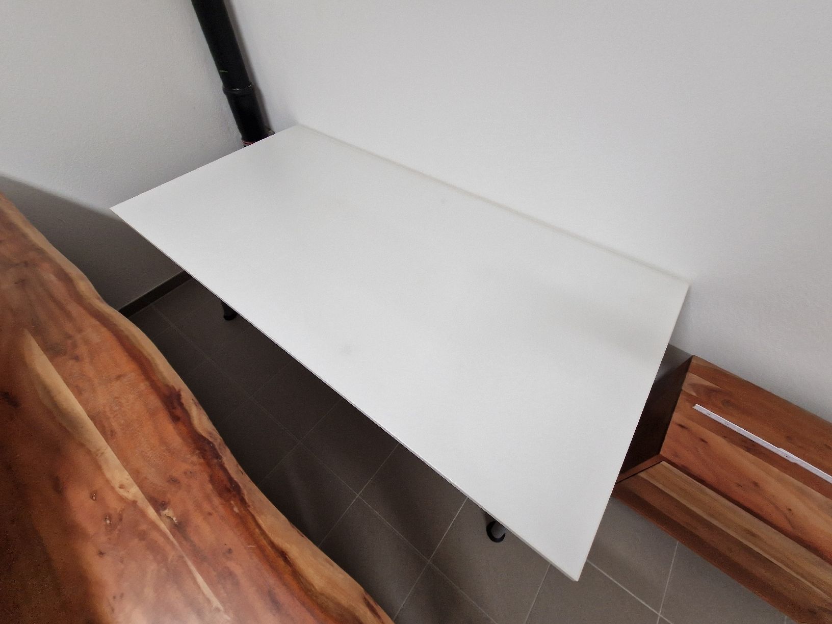 Bureaux: Schreibtisch weiss, ikea – D'occasion à Russikon par Ottifant13