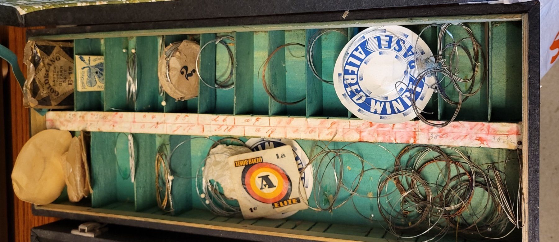 Strumenti musicali: Vintage cordes pour instruments de musique – Usato da Villars-sur-Glâne venduto da rifzari 2