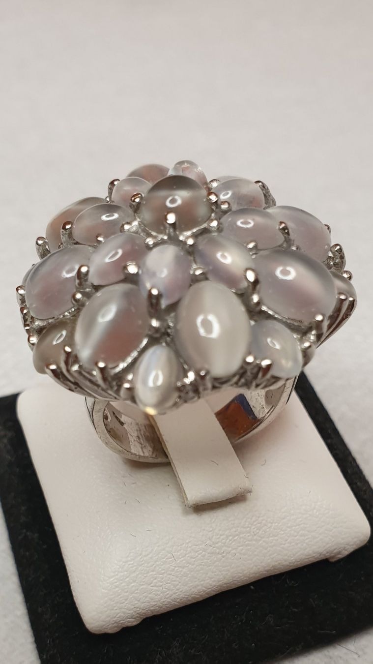 Olga Ribler Anelli: Ring mit Mondsteinen und Silberfassung Grösse 58 – Nuovo (secondo la descrizione) da Zürich venduto da benedikt12 4