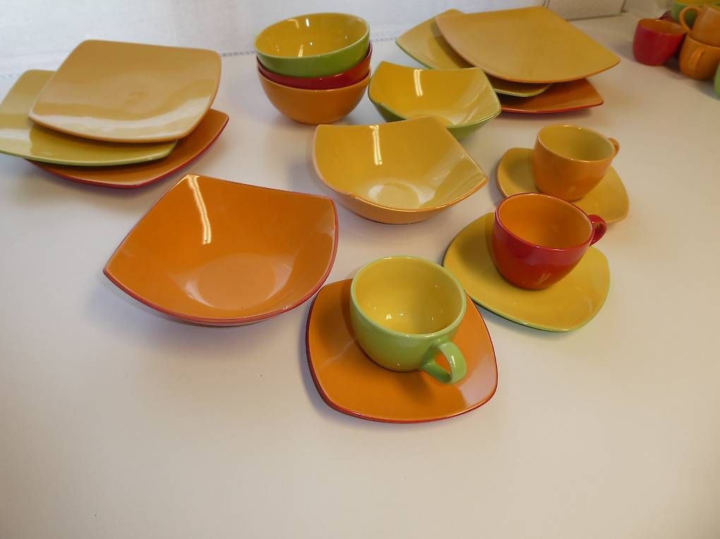 Set di piatti: farbiges Geschirr (gebraucht) – Usato da Dussnang venduto da turbi55 1