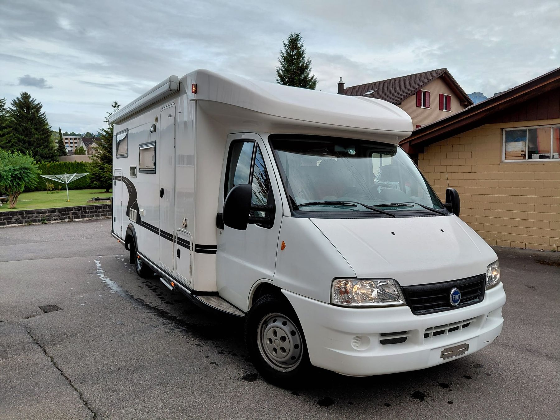 Eura Mobil Veicoli da campeggio: Wohnmobil (Eura) – Usato da Ballwil venduto da bibiwunderli