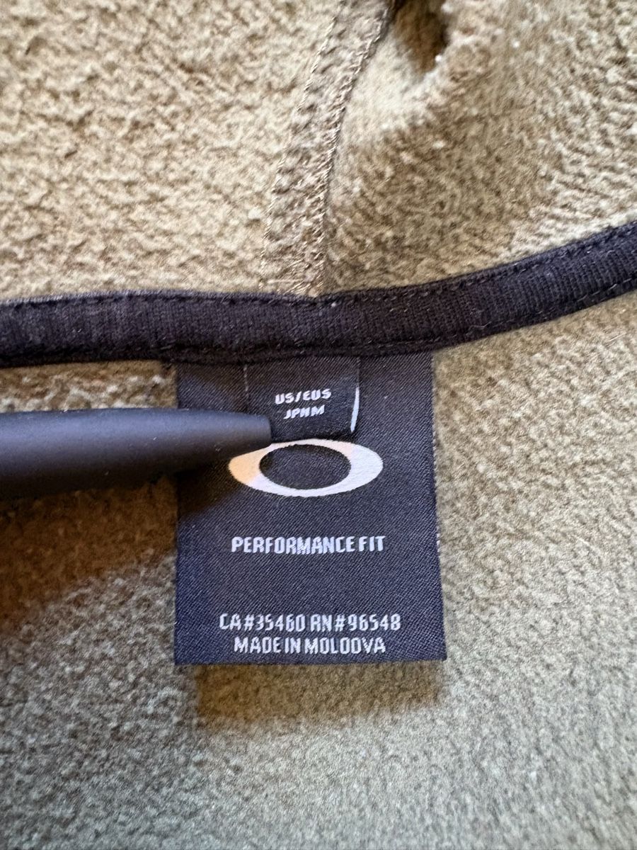 Oakley Maglioni & Felpe: Oakley Kapuzenjacke  – Usato da Frutigen venduto da Balmhorn03 2