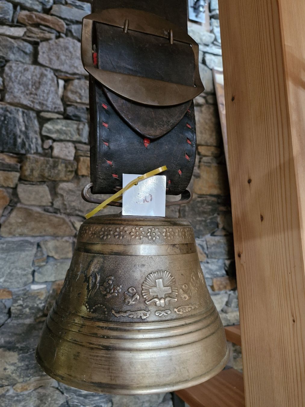 Cloches & sonnailles: Glocke Treichel  – D'occasion à Guarda par rue_bpd7