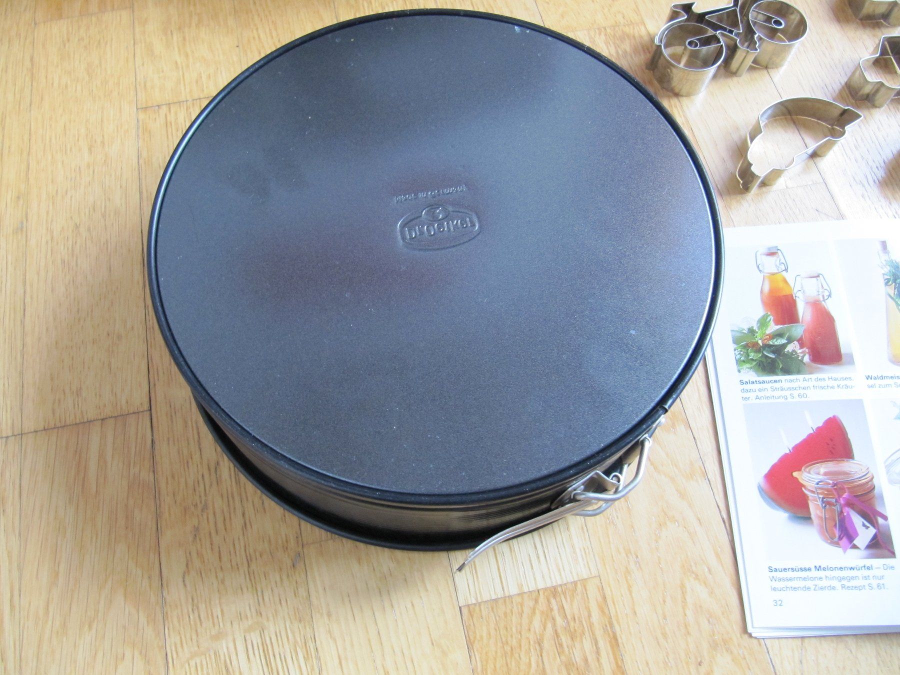 Moules à gâteaux: BackSet mehrteilig: Springform 24 cm + Ausstecher + Büchlein – Neuf (Voir description) à Würenlos par AustralisZ 5