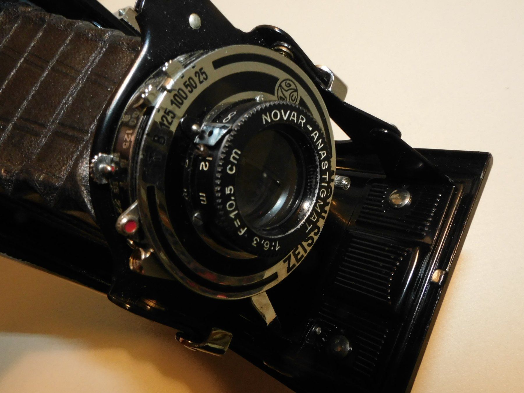Zeiss Fotocamera: Zeiss Ikon antike Kamera mit Case – Usato da Sursee venduto da 76 6