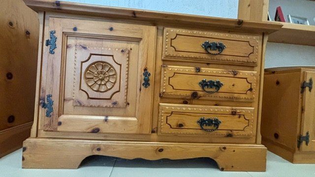 Cassettiere: Arvenmöbel Kommode – Usato da Zürich venduto da Kiruno