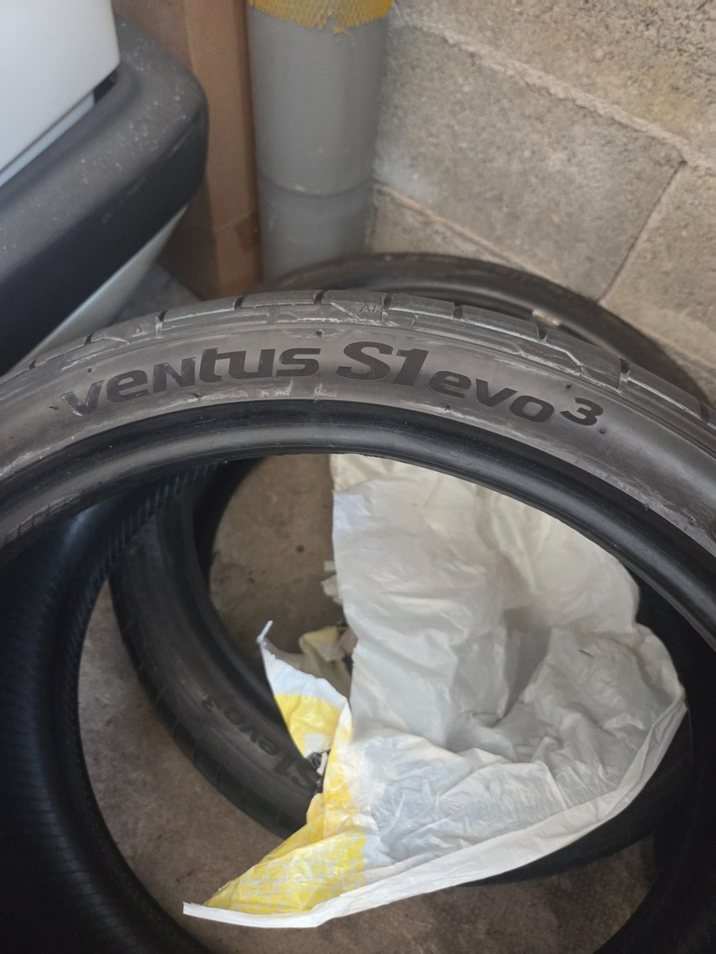 Altro in Scrittura & Disegno: Pneus été 235/35R19 – Usato da Yverdon-les-bains venduto da vwg_89 1