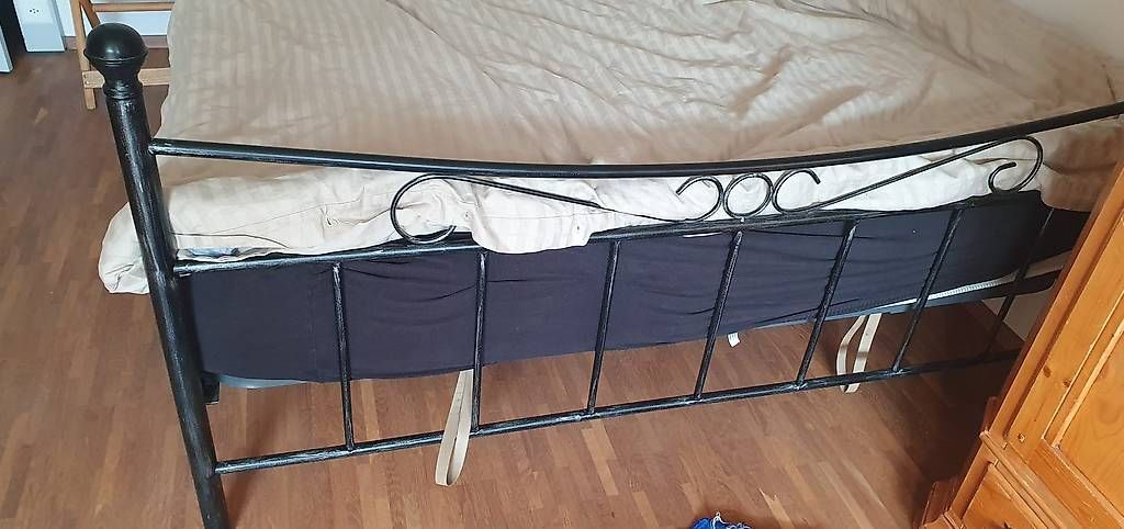 Letti: Metallbett mit Lattenrost 200cm x 160cm – Usato da Winterthur venduto da ratzundruebe 1