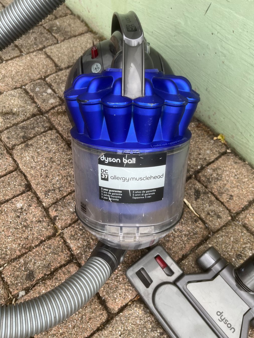 Dyson Aspirateurs & Accessoires: Dyson DC37 Staubsauger – D'occasion à Magden par Hornet2 4