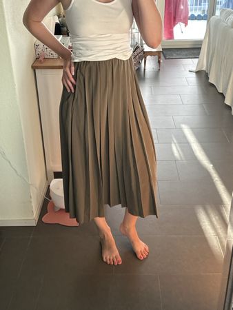 Max Mara Faltenrock Khaki Grösse 36 guter Zustand