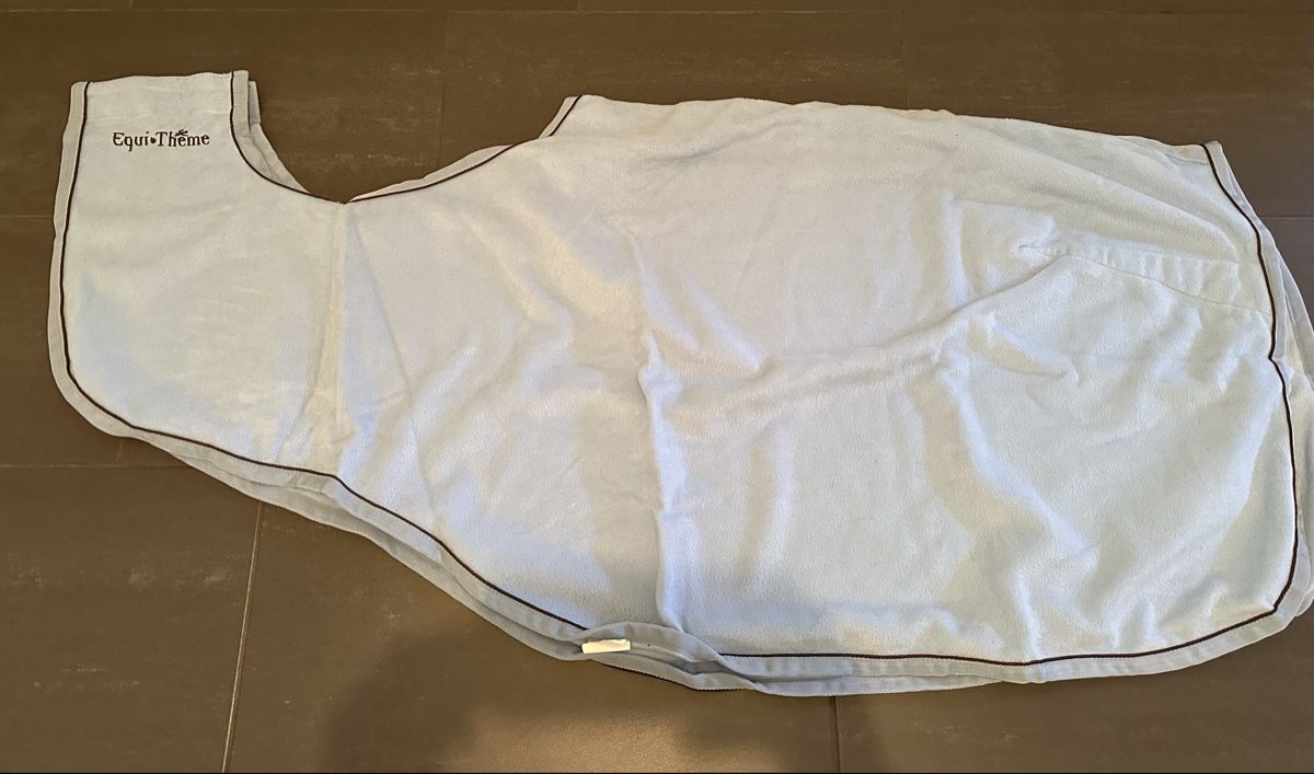 Coperte: Equitheme Ausreitdecke in schönem Hellblau – Usato da Ettingen venduto da Tepi0