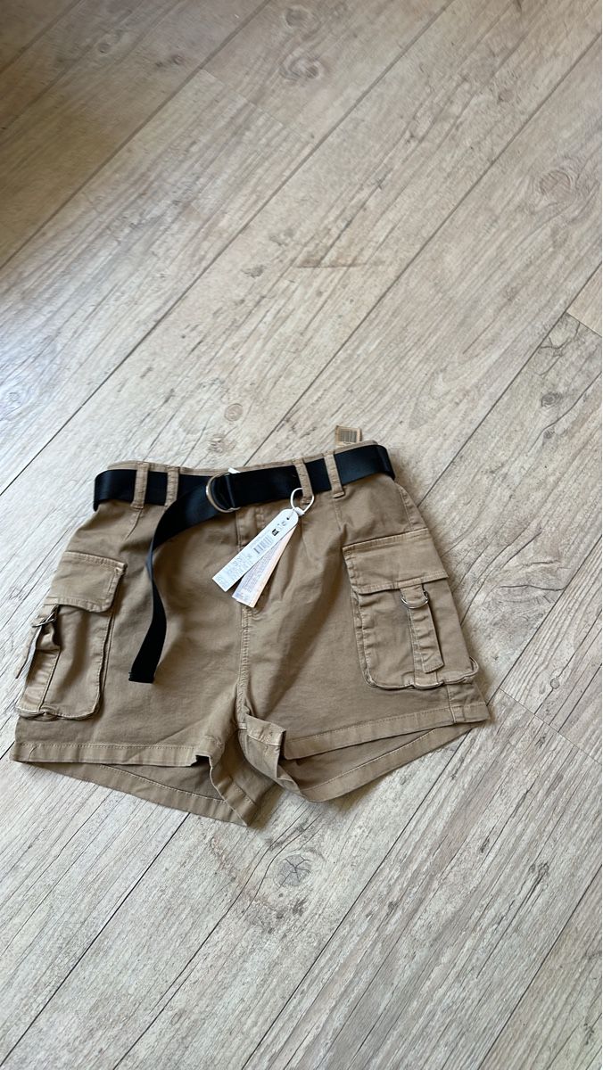 Hosen: Cargo Shorts beige Grösse 36 mit GUrTEl – Gebraucht aus Frauenfeld von aluma14 1