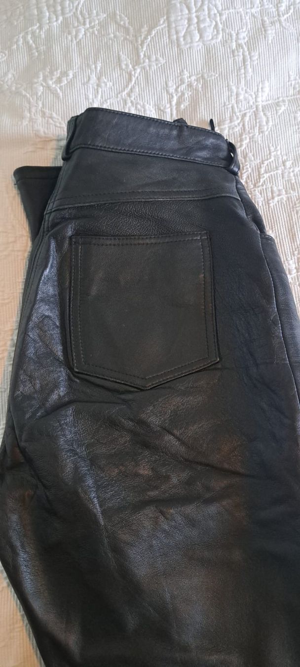 Pantaloni: Lederhose schwarz – Usato da Umiken venduto da Appstro 1