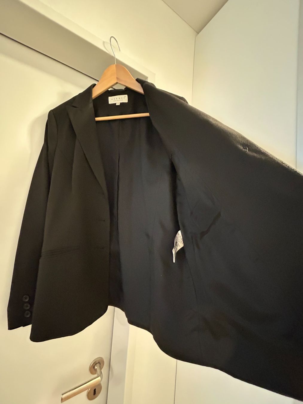 Giacche: Eleganter schwarzer "Hennes" Blazer Gr 38 -blazer élégant – Usato da Küsnacht ZH venduto da filo_fila8700 4