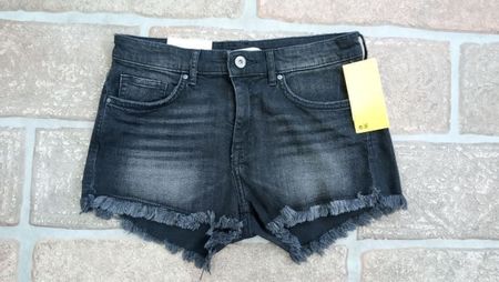 H&M Jeans Shorts mit Fransen Used Look NP 29.90 NEU