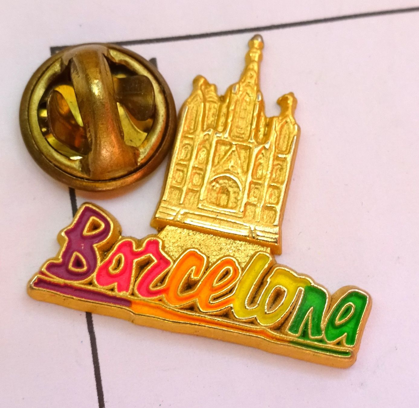 Placchette & Badge: Pin Barcelona  Kirche – Usato da Utzenstorf venduto da BUtter81