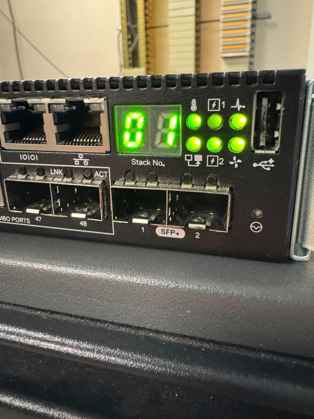 Dell Hubs & Switches: Dell EMC N3048ET-ON – D'occasion à Schaffhausen par gvs-it 2