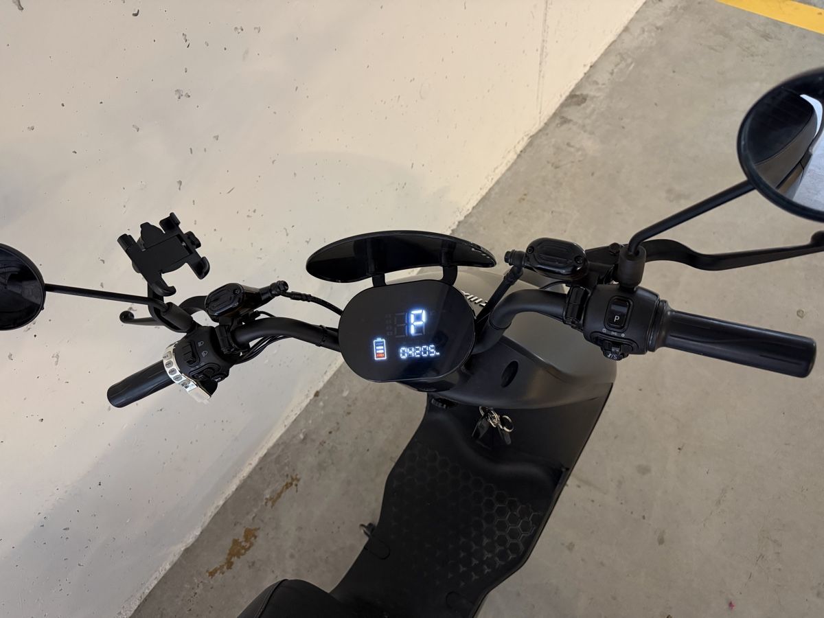 Scooters: E-Roller Zilla Loki mit Topcase – Gebraucht aus Wangen b. Dübendorf von donnaRe 8