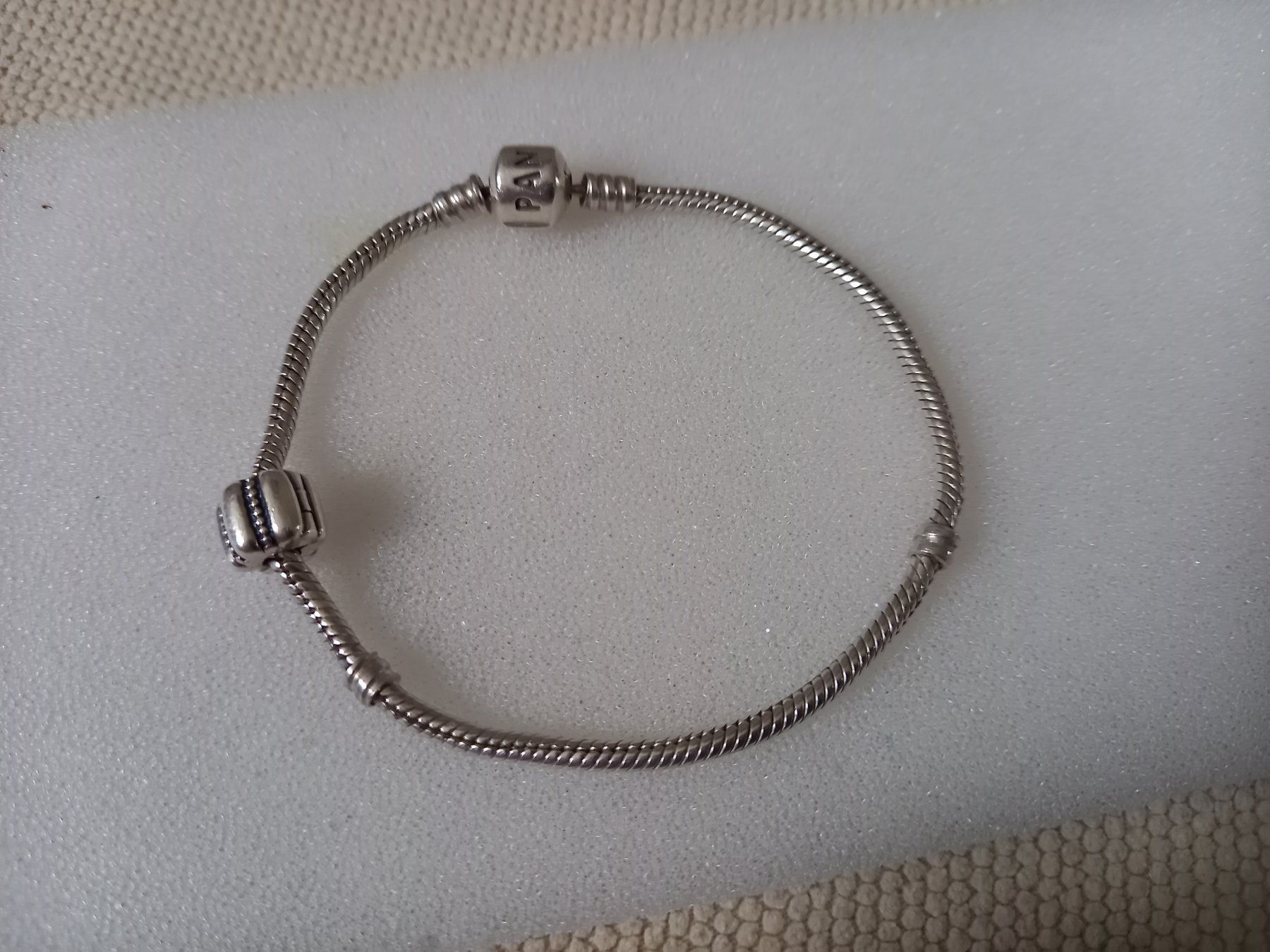 Pandora Armbänder & -reifen: Original "PANDORA" Armband mit 1 Anhänger – Gebraucht aus Rickenbach LU von ata47 1