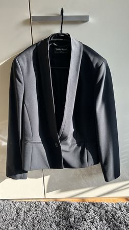 Schöner Neuer Schwarzer Blazer von Taifun, Grösse 42