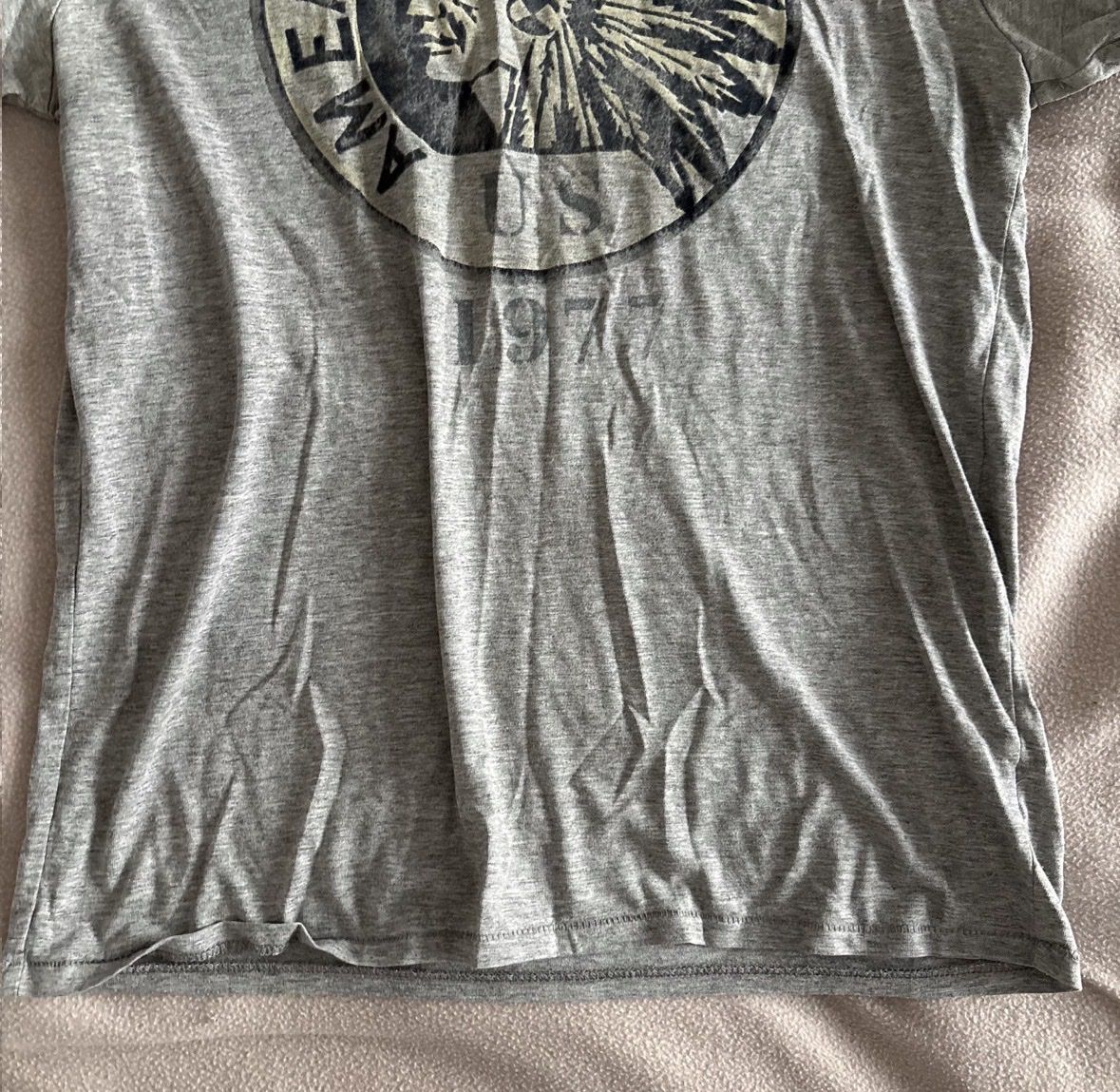 American Eagle T-shirts: t-shirt gris American Eagle – D'occasion à Montreux par m.mlkstn 2