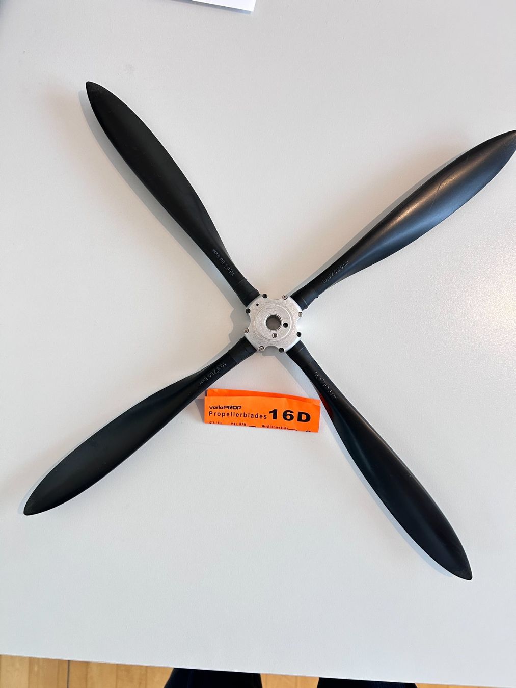 Hacker Motori: Hacker A60-16L mit Ramoser 4-Blatt Verstellpropeller – Nuovo (secondo la descrizione) da Rickenbach b. Wil venduto da Maulem7 1
