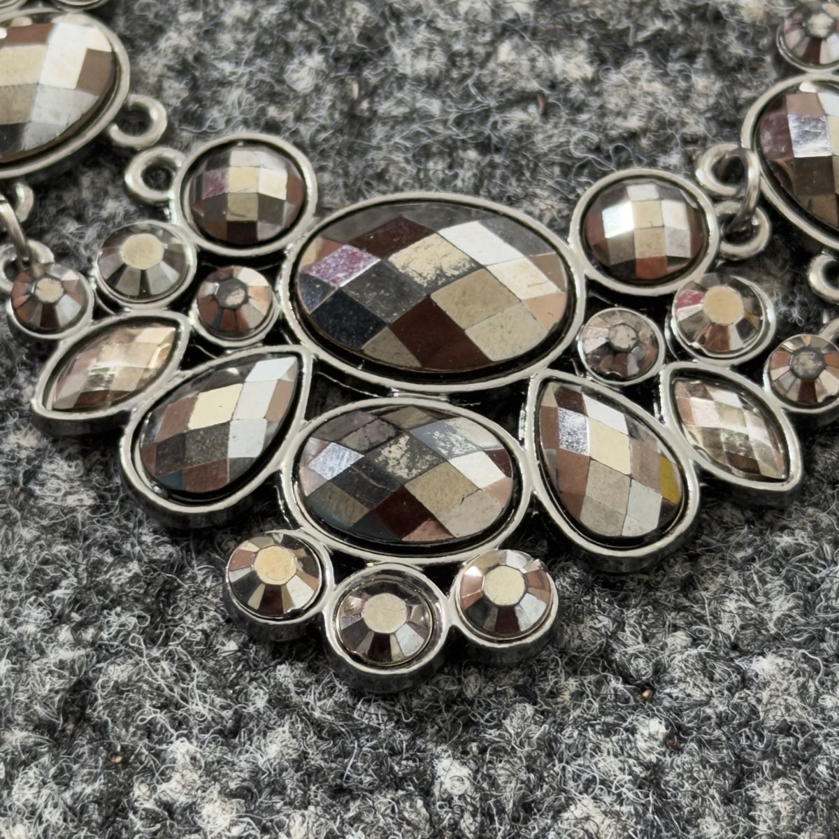 Catenine: Schicke Collier Kette 56 Gesamtlänge – Usato da Widnau venduto da kustercarmen