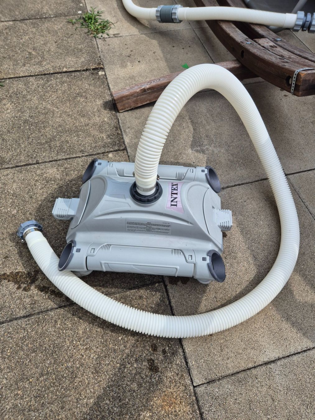 Intex Accessori per Piscine: INTEX Pool Bodensauger mit Schlauch und Adaptern gebraucht – Usato da steinach venduto da igimaster