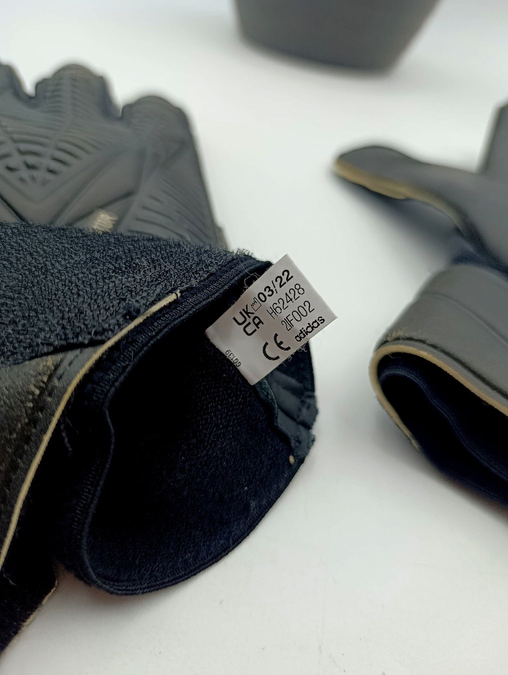 Adidas Altri accessori da uomo: Torwarthandschuhe Adidas Predator gebraucht – Usato da Wil SG venduto da Donaldus 2