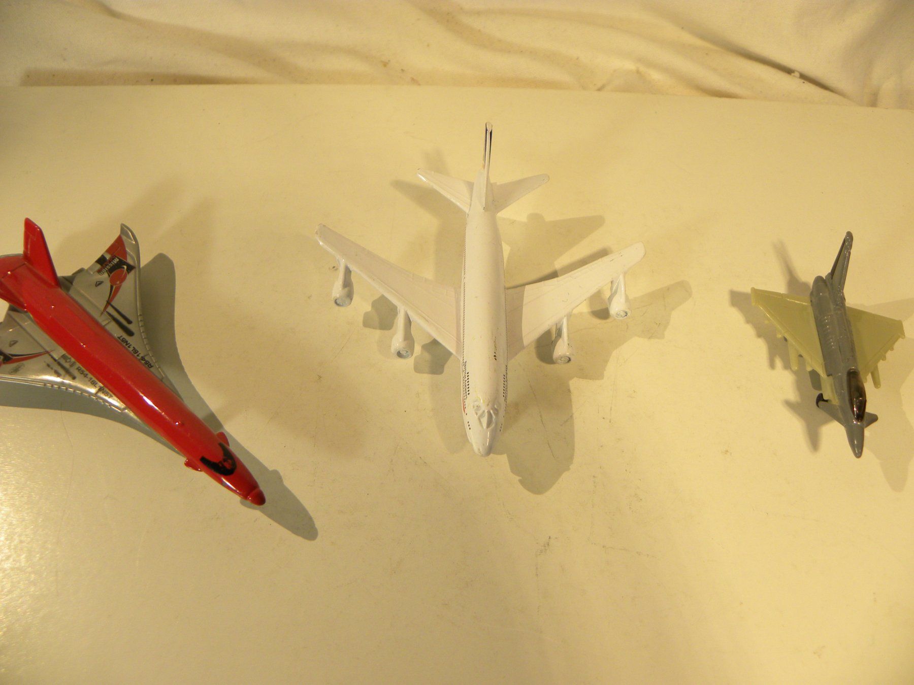 Kit di modellismo & Modellini statici: 3 kleine verschiedene Modellflugzeuge – Usato da Reinach venduto da Taysalmon 1