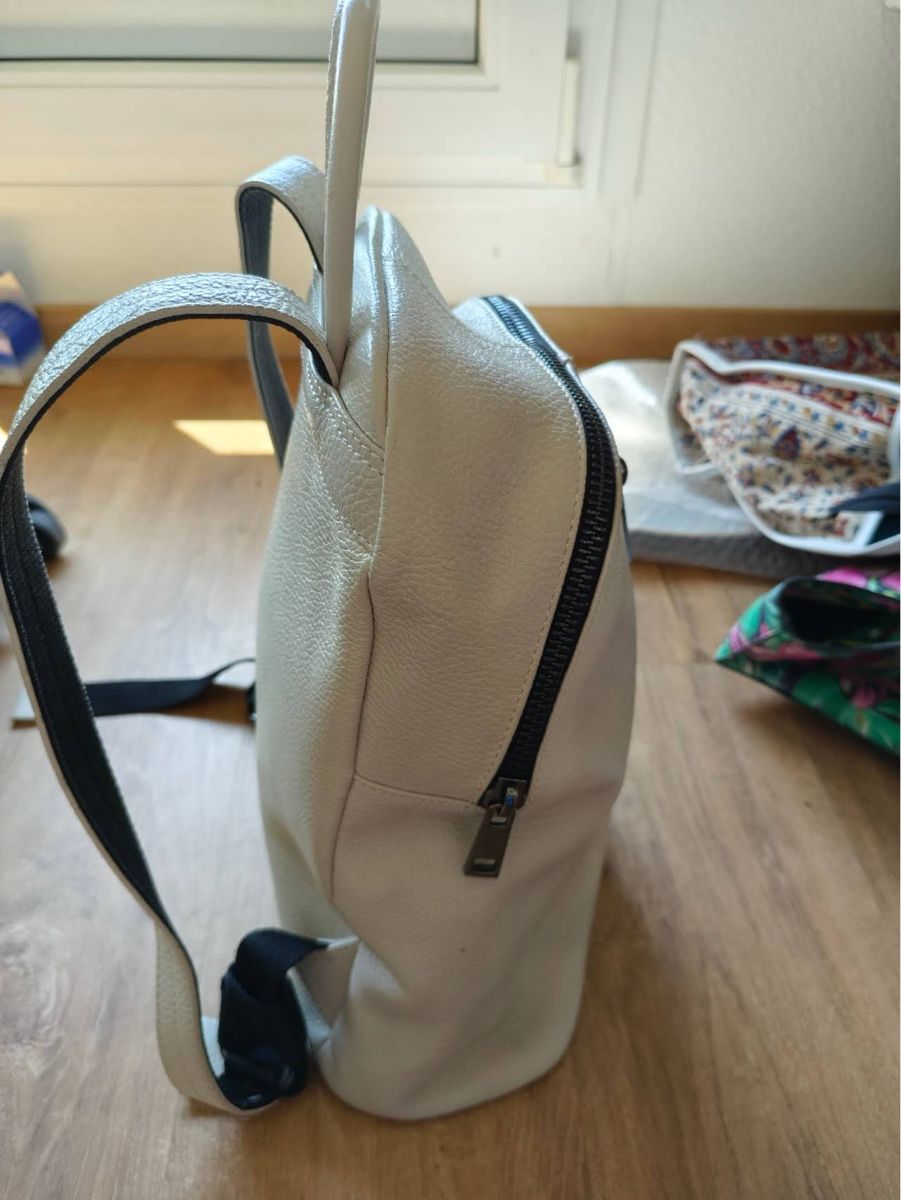 Zaini: Stylish Cream Leather Backpack - Perfect for everyday! – Usato da Genève venduto da Noemie.wrmsi 2