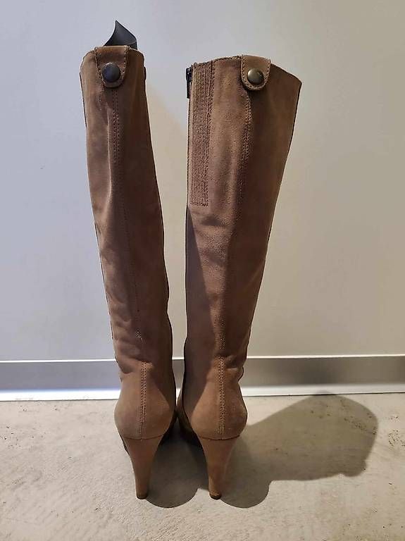 Scarpe da donna: Bottes en daim – Usato da Bernex venduto da Sooeg_01 4