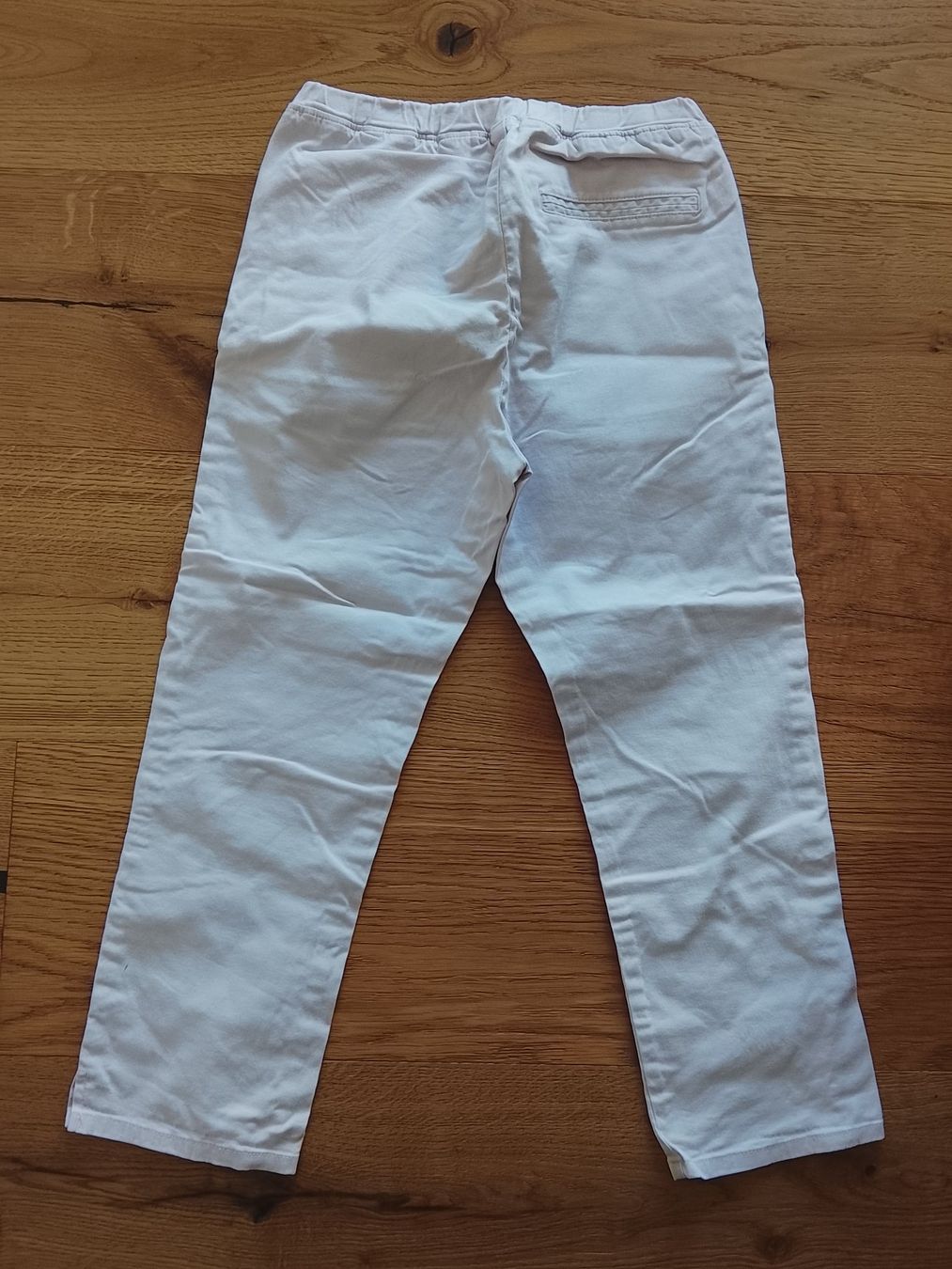 Uniqlo Pantaloni: Kinderhose Gr.135-145cm – Usato da St. Gallen venduto da Fluros 1