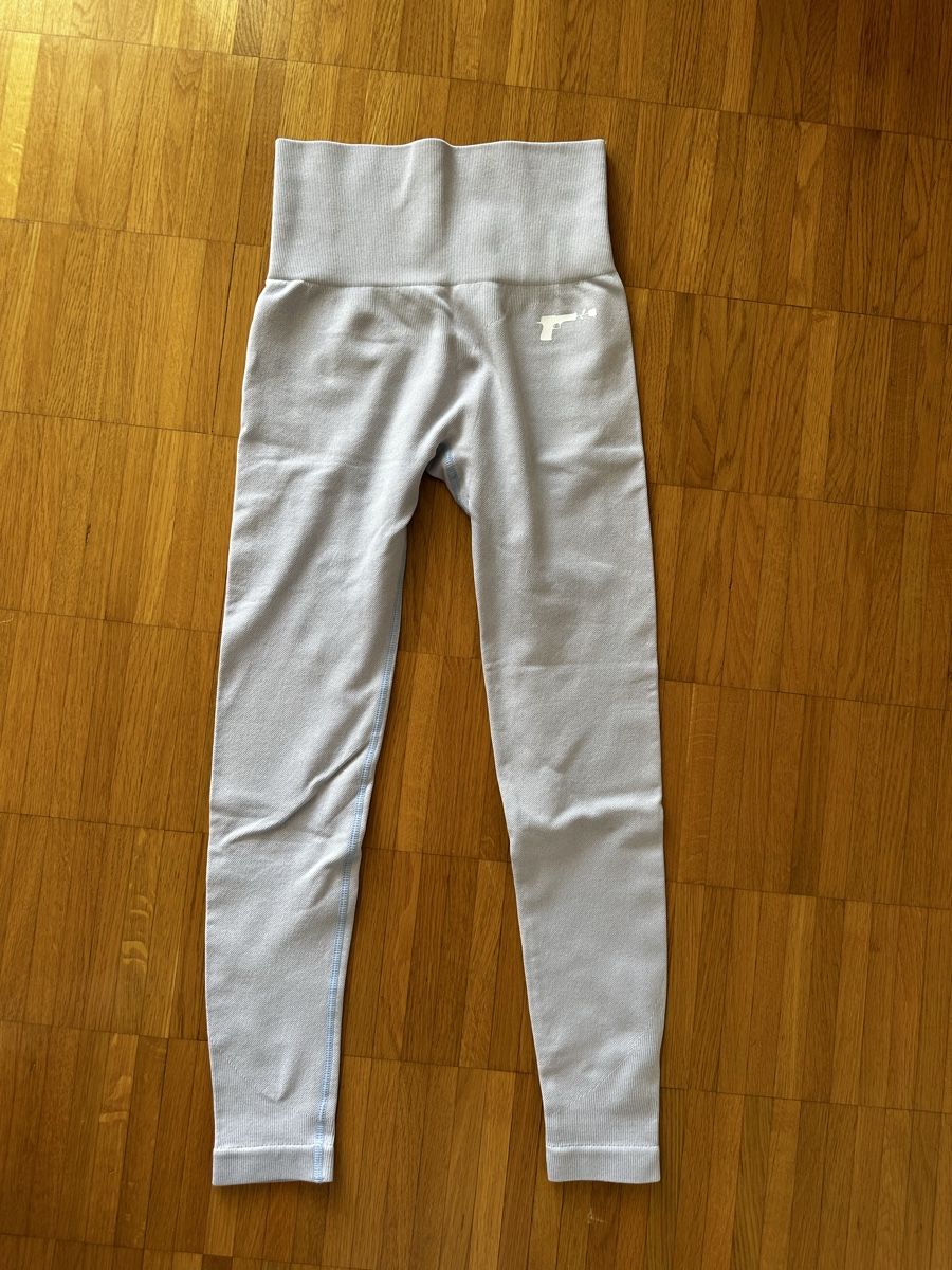 Leggings: Hellblaue Sportleggins Alpha Coutures – Gebraucht aus Winterthur von GloSte08