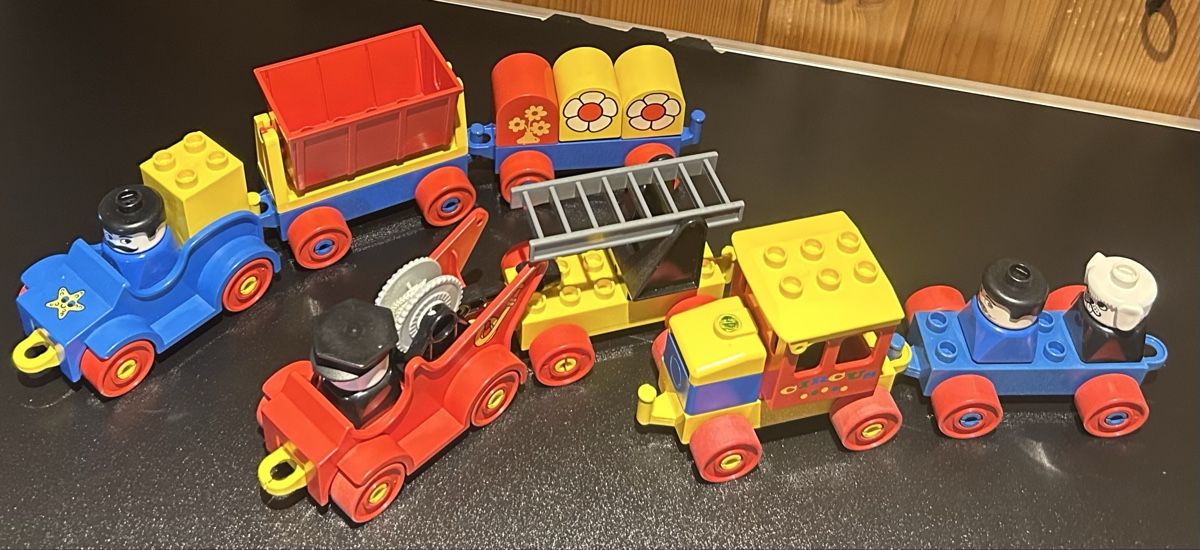 Lego Giocattoli: Buntes Duplo Eisenbahn-Set, – Usato da Oberrüti venduto da SussiundStrolch