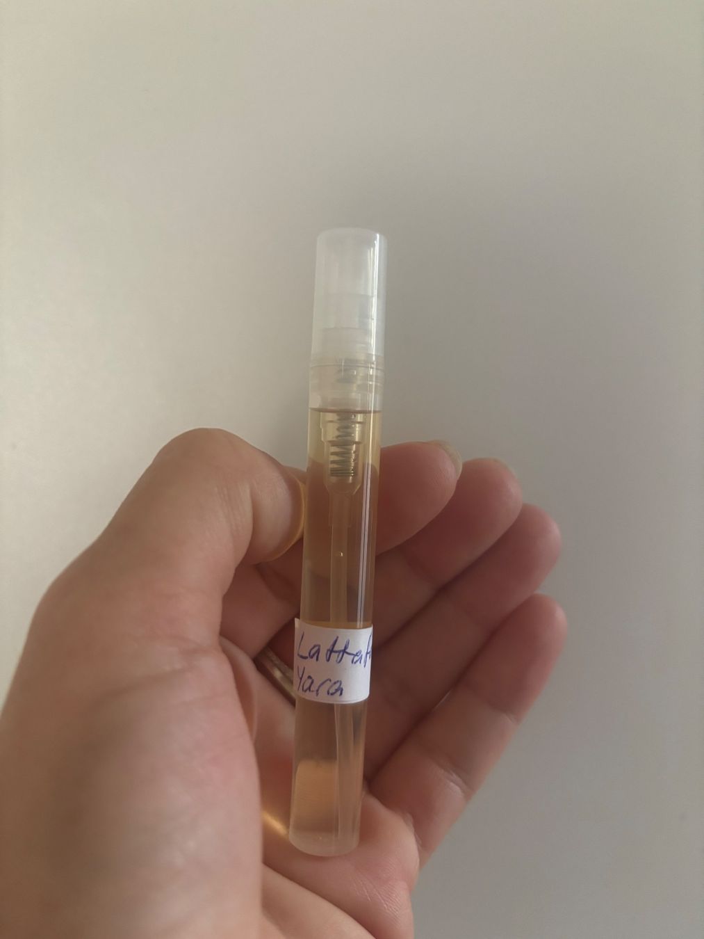 Lattafa Profumi & Eau de Toilette: Lattafa Yara EDP 5 ml Abfüllung. – Usato da Zürich venduto da deruja 1