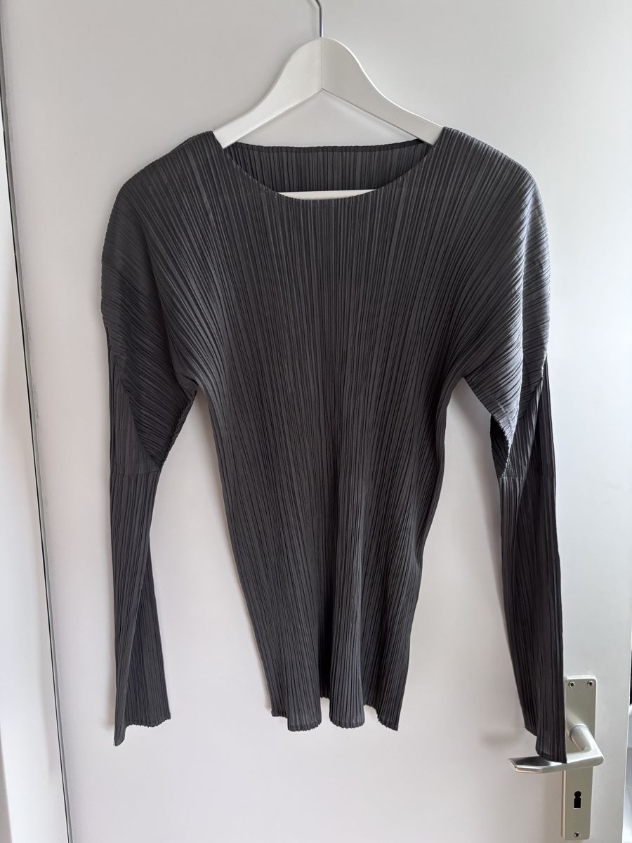 Issey Miyake Top: Haut longue manche Issey Miyake – Usato da Zürich venduto da Hanna-Hadorn